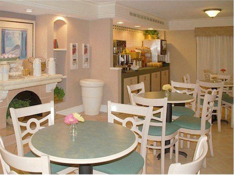 Baymont By Wyndham Fort Myers Central Εξωτερικό φωτογραφία